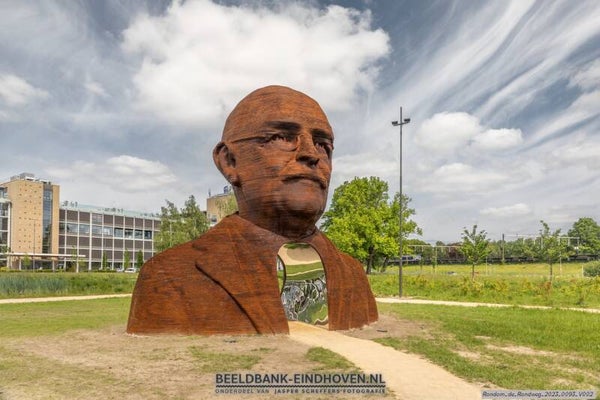 Buste Gerard Philips in Gloeilampplantsoen