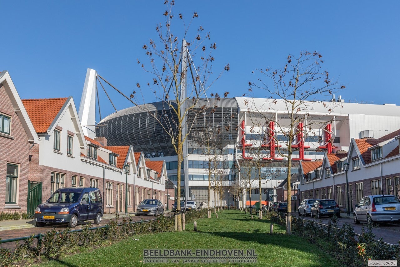 Philips Stadion gezien vanuit de Hulstlaan