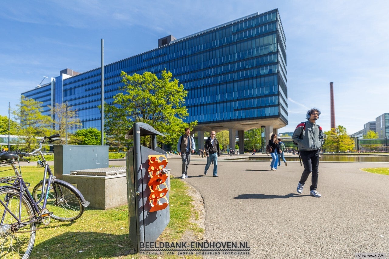 Atlas met studenten