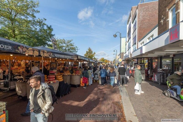 Markt op de Woenselse Markt