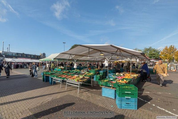 Markt op de Woenselse Markt