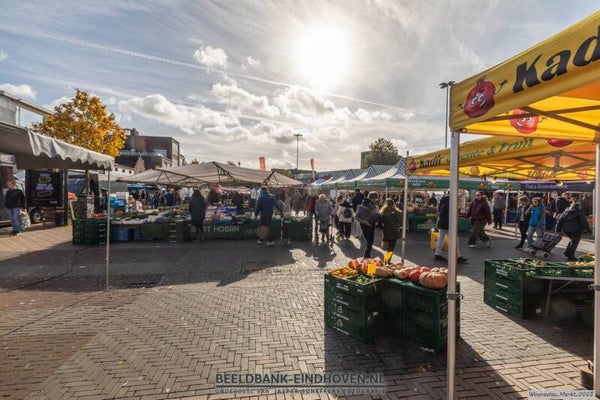 Markt op de Woenselse Markt