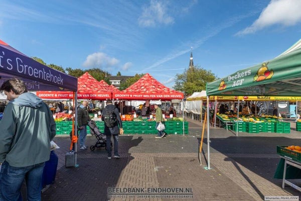 Markt op de Woenselse Markt