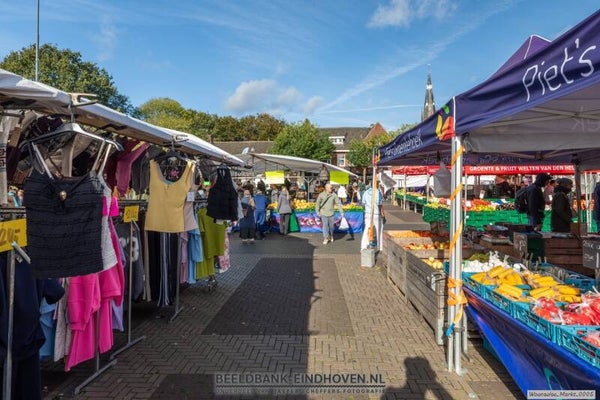 Markt op de Woenselse Markt