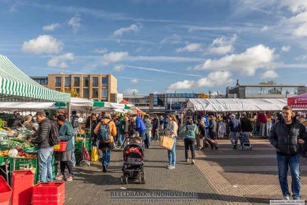 Markt op de Woenselse Markt