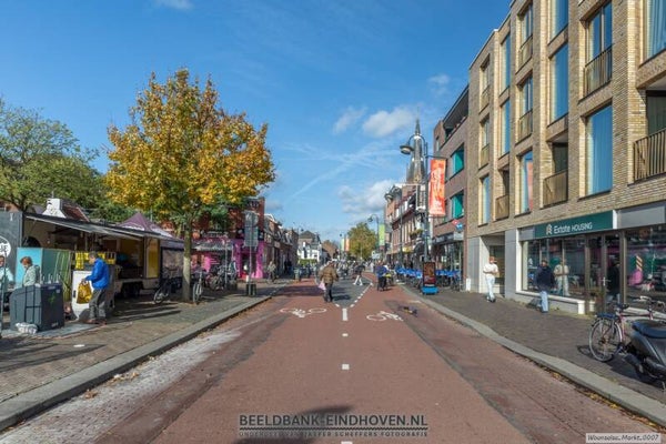 Markt op de Woenselse Markt