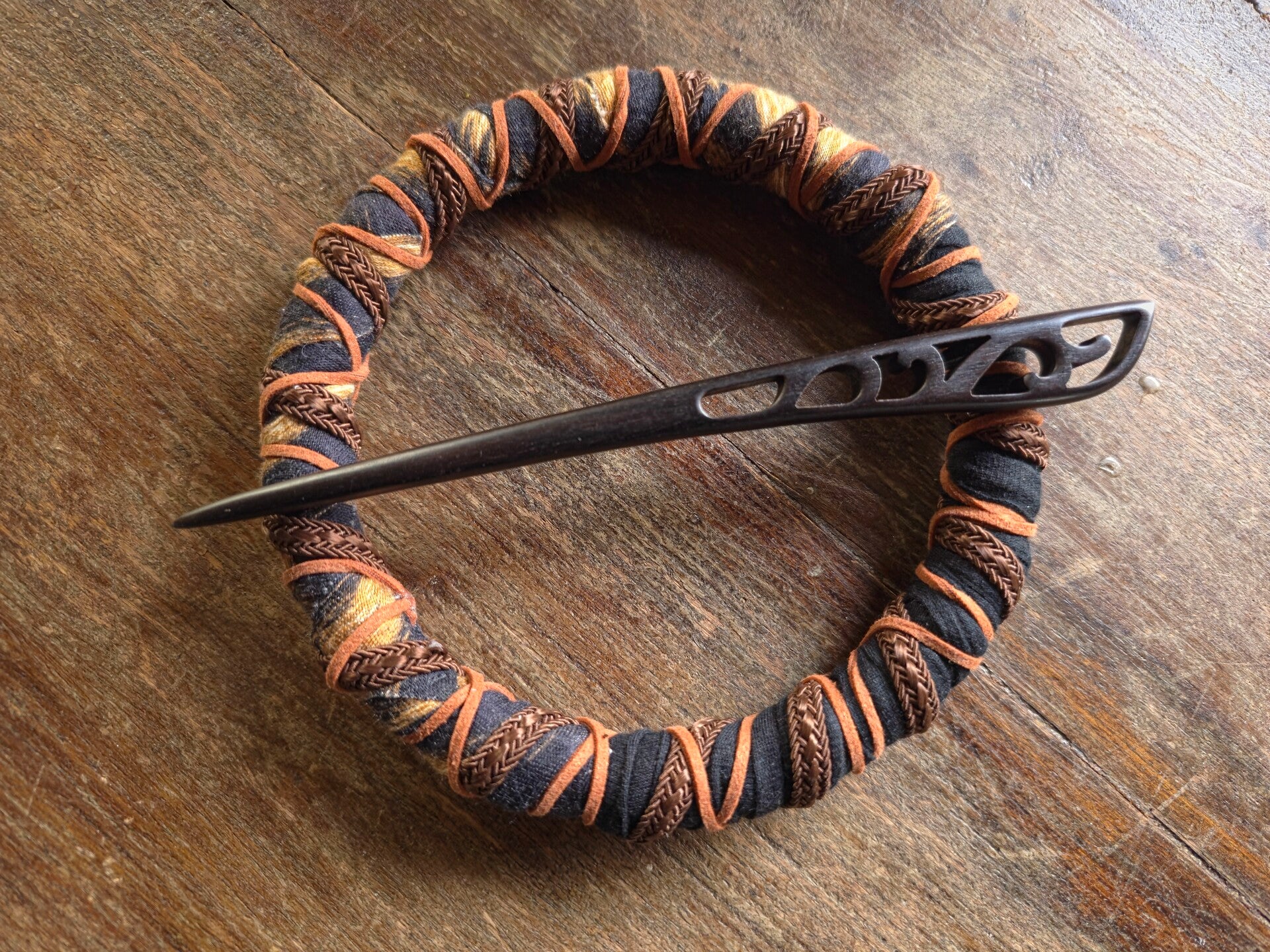 Black and Brown Ø Extra Large