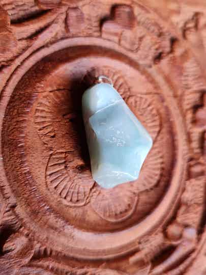 Larimar hanger