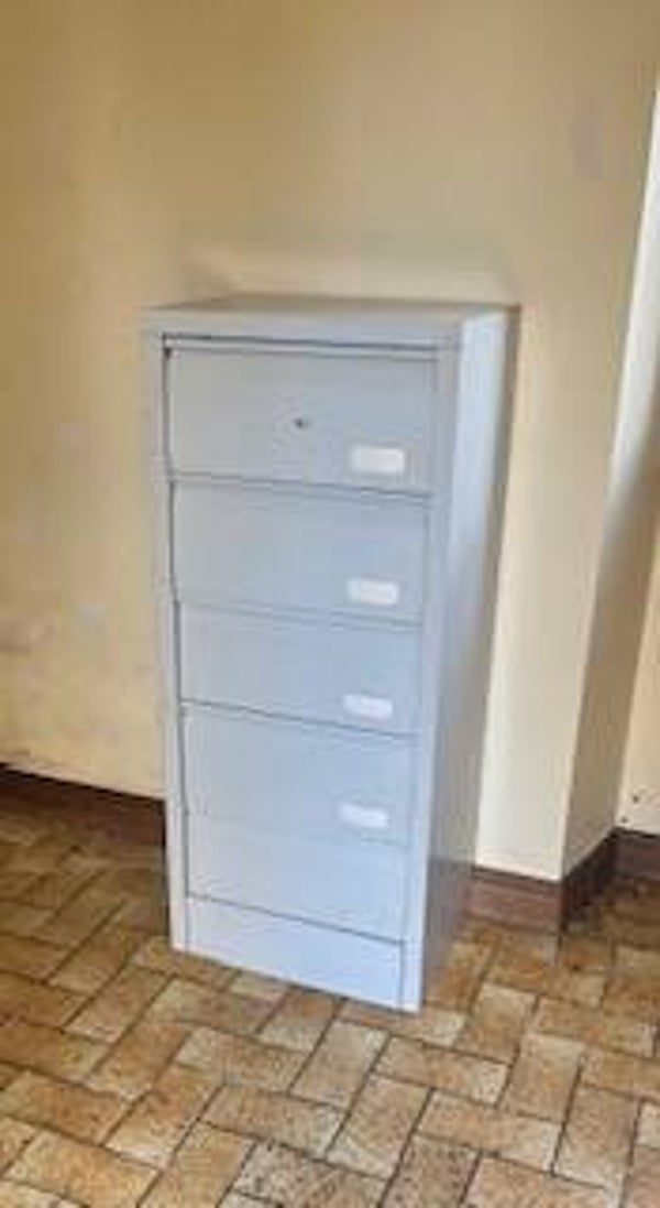 Meuble industriel à clapet