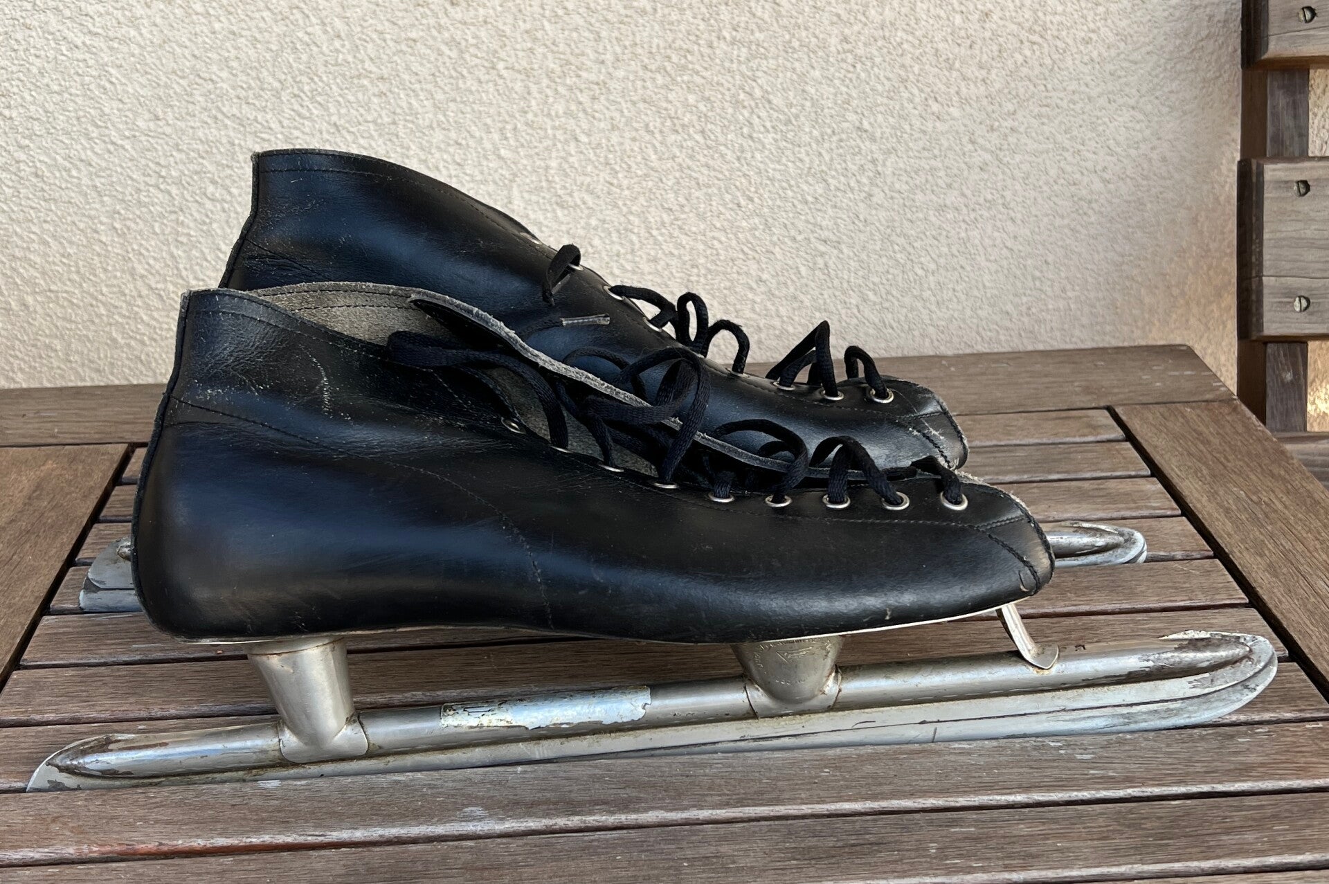 Patins de vitesse sur glace patins de course en cuir noir vintage