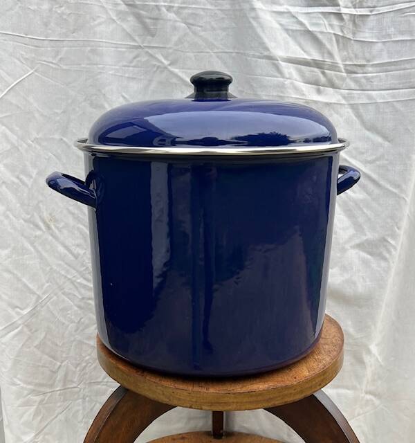 Belle marmite émaillée indigo