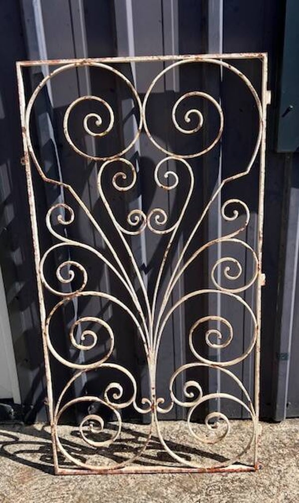 Ancienne grille en fer forgé