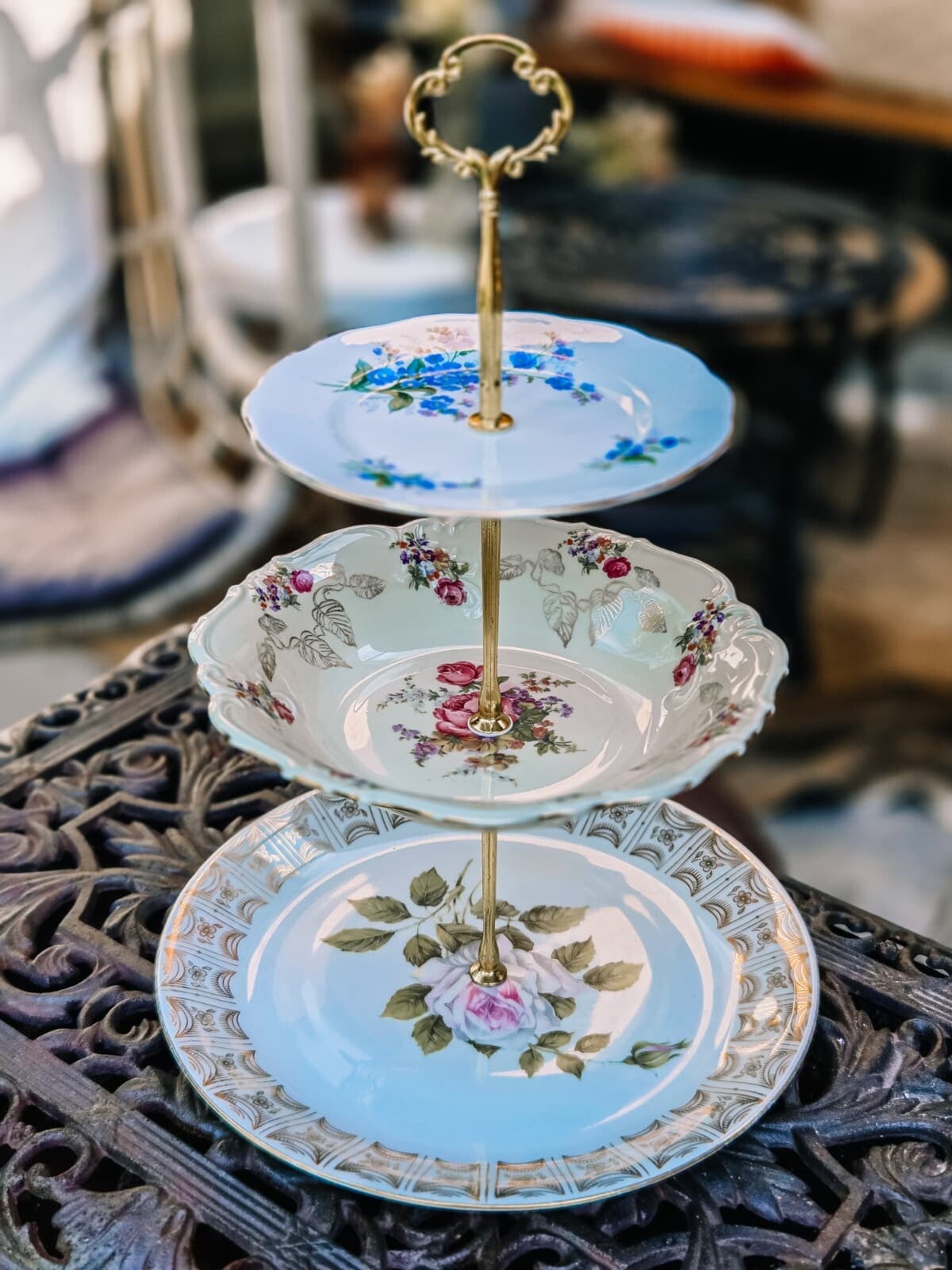 Vintage etagere