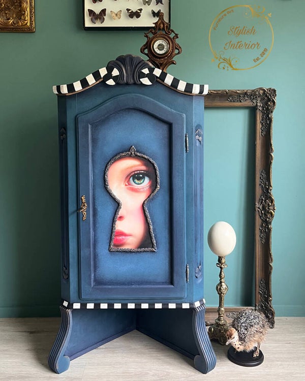 Alice through the keyhole