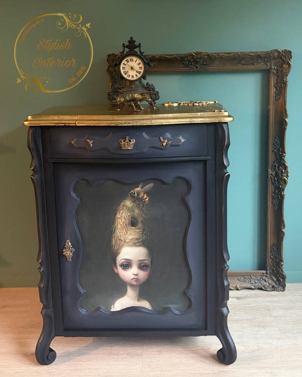 🐝 De Bijenkoningin | The Enchanted Cabinet