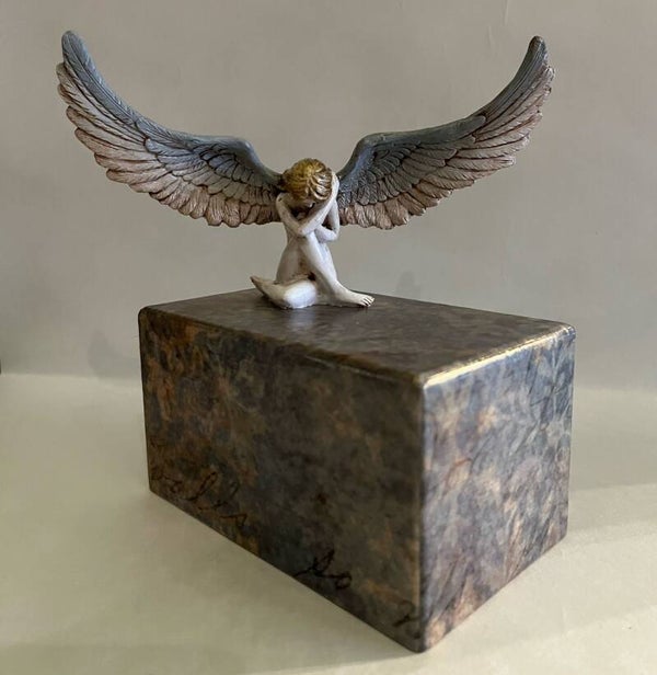 Engel urn