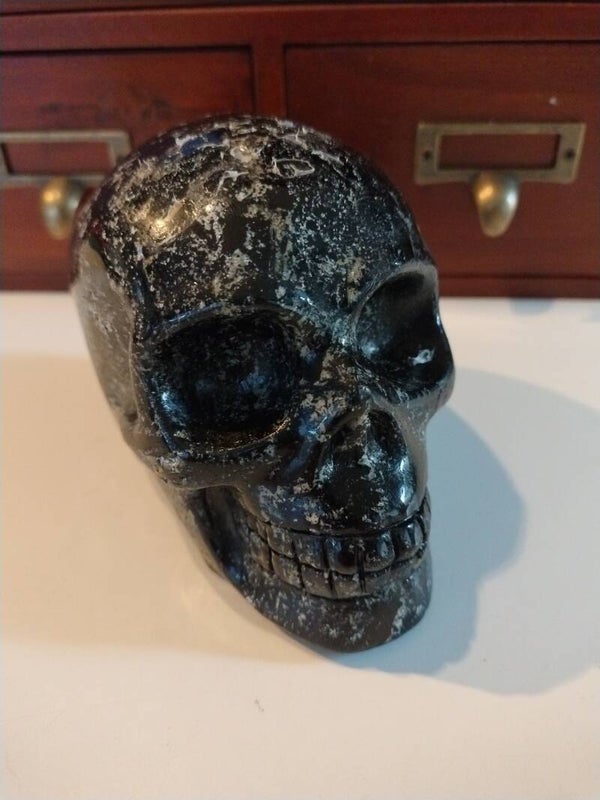Toermalijn skull carving
