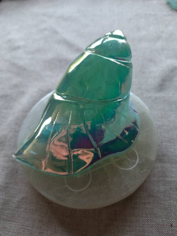 Fluoriet met aura schelp carving
