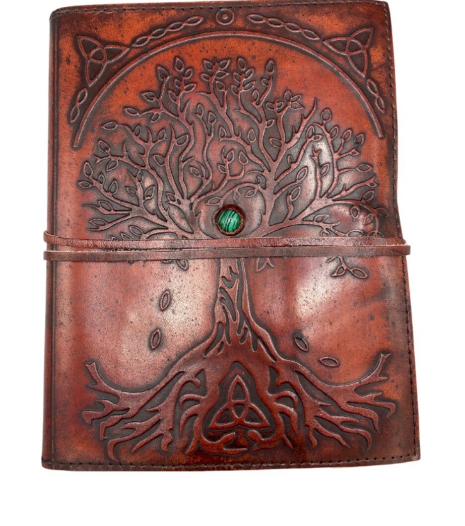 Groot lederen boek Three of life