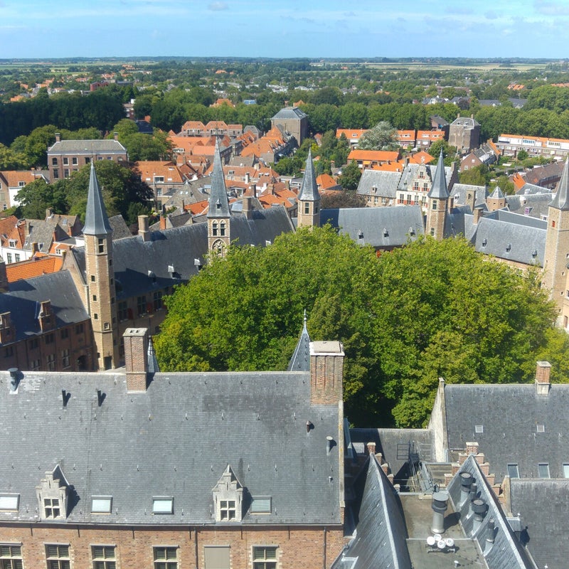 Uitzicht vanuit de Lange Jan op het Abdijplein