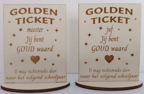 gepersionaleerde houten plaat met een standaard