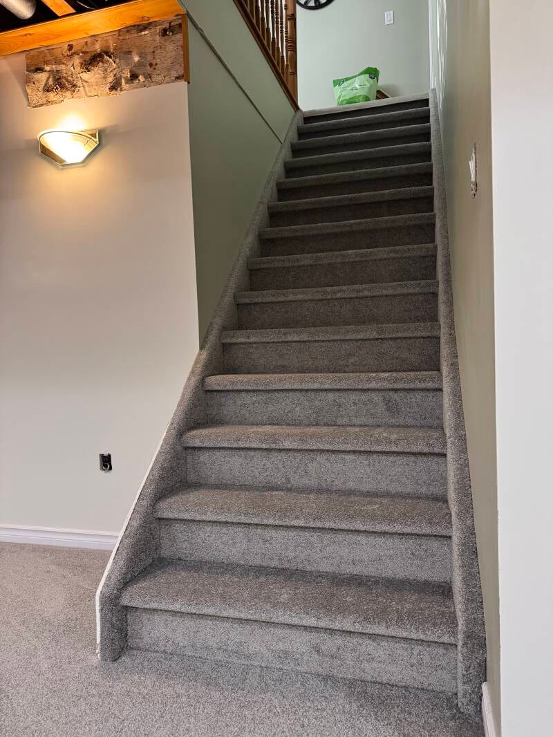 Staircase with stringers 
