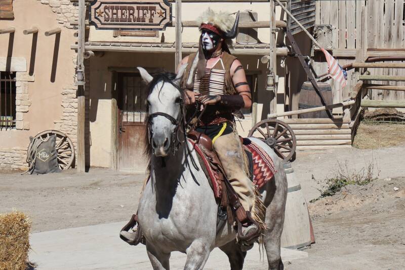 Roman et Ginn 1