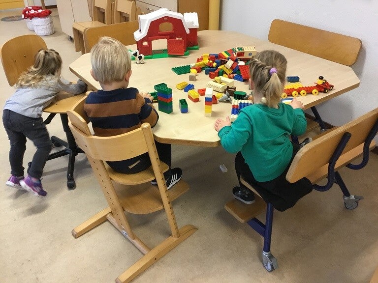 Peuters spelen met duplo kinderopvangcoaching Visje in het water