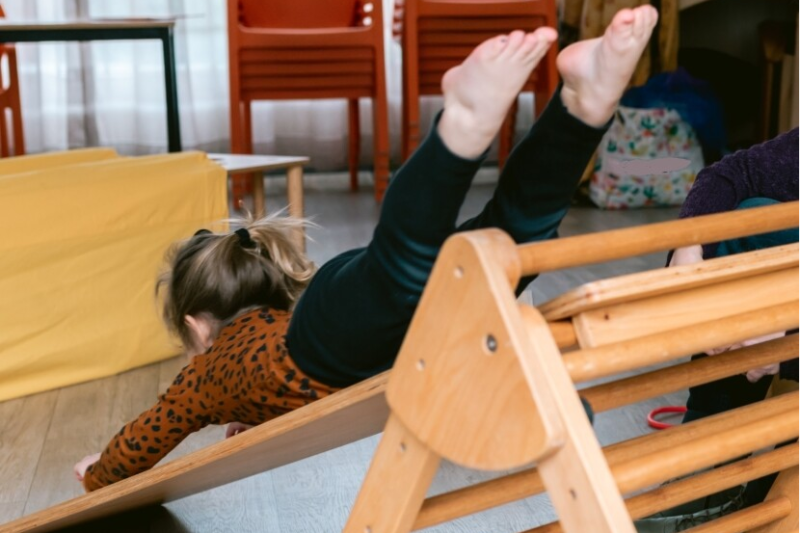 Peutermeisje op Piklertriangel in speelgroep Visjeinhetwater Groningen Roden