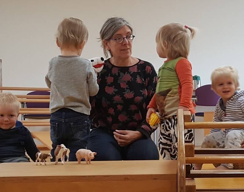 Vrouw met vier dreumesen