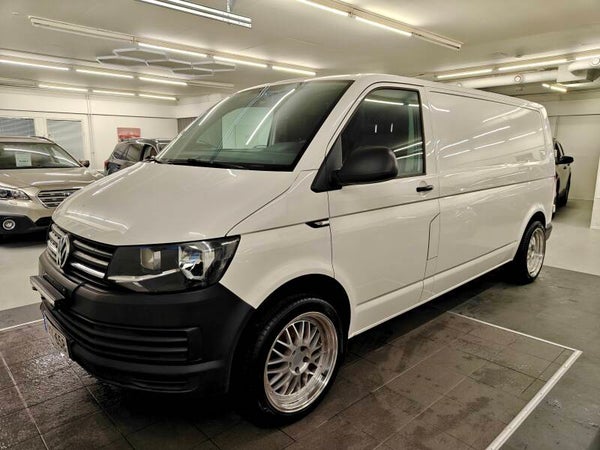 Volkswagen Transporter Pitkä 2,0 TDi 84 kW 3000 kg *Webasto / Koukku / 19'' alut* -17