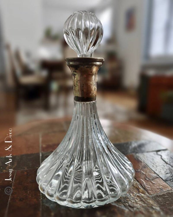 Carafe vintage en verre côtelé – bouchon assorti – H. 30 cm