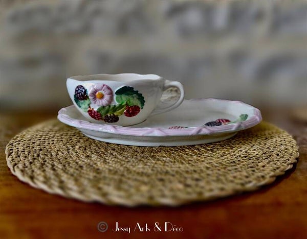🍓 Tasse et plateau en barbotine – attribués à Francesco Guarino