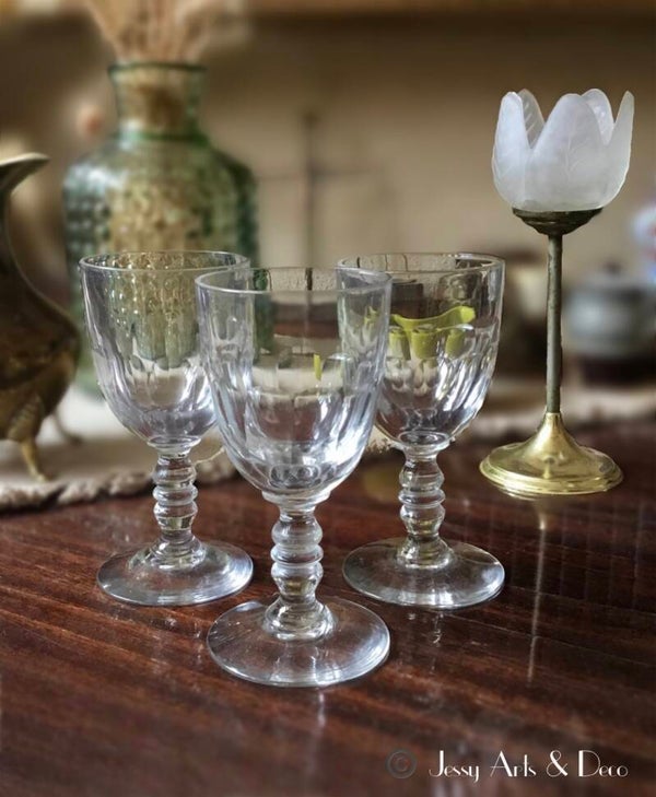 Trois verres à pied en cristal de Baccarat