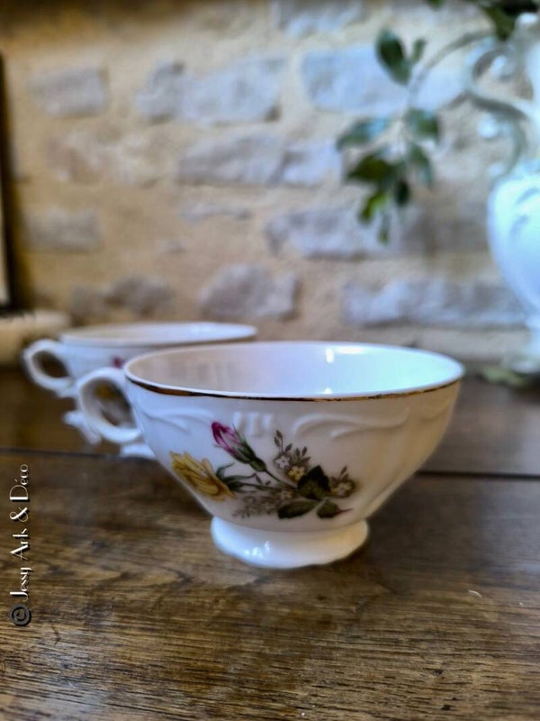 Paire de tasses en faience