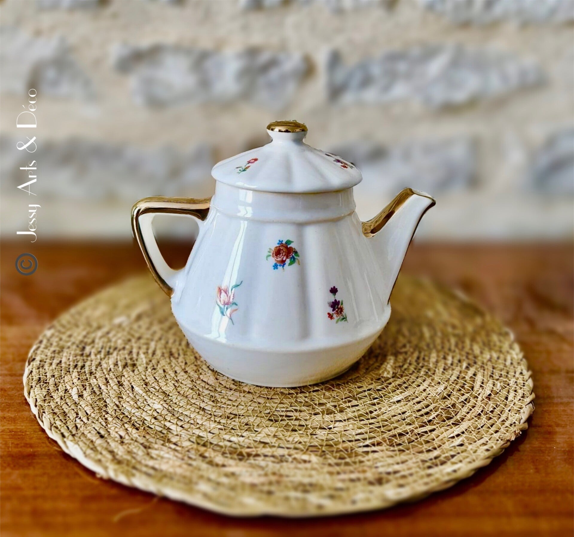 🫖 Verseuse vintage à décor floral et dorures