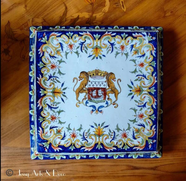 🟦 Dessous-de-plat en faïence à décor de blason