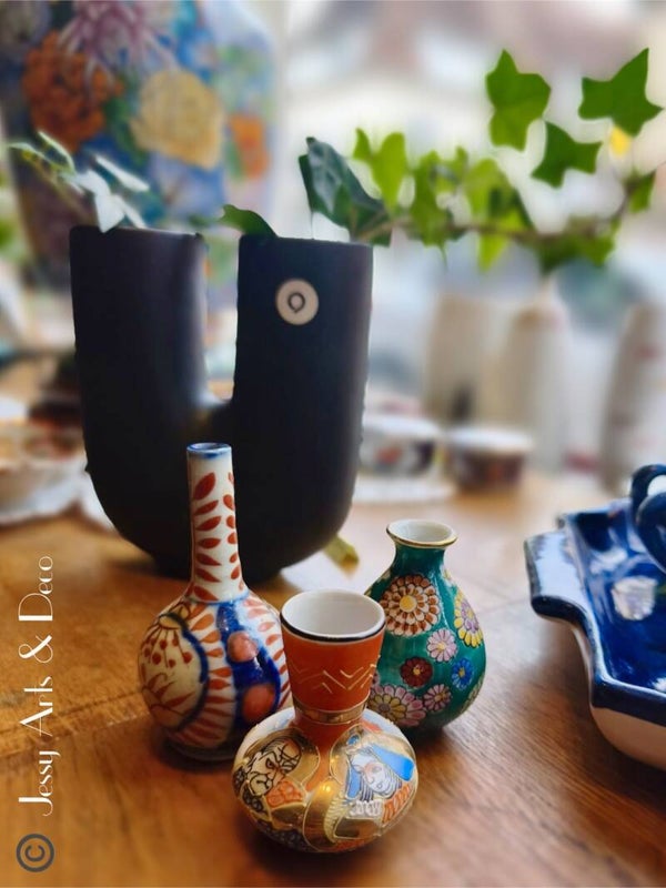 Lot de trois petits vases japonais