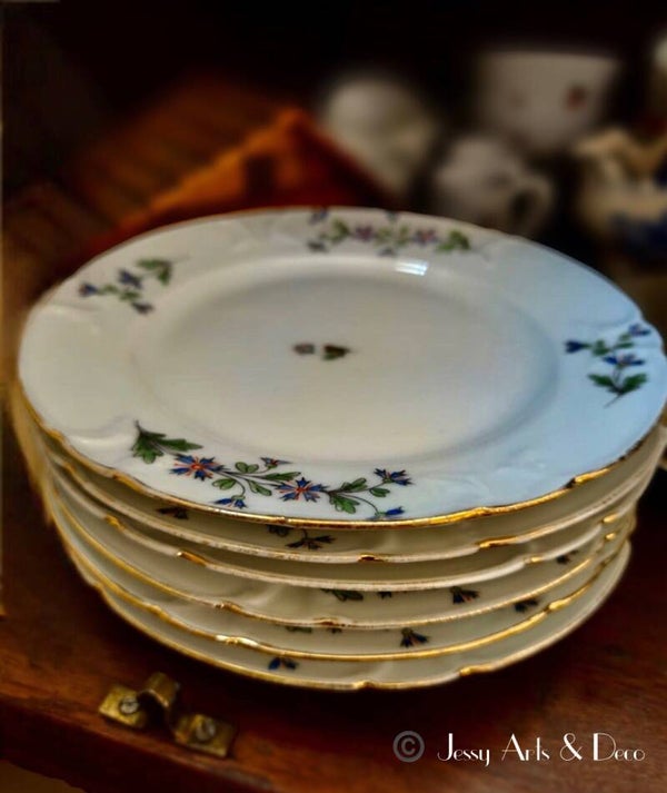 Assiettes à motifs "bleuets"