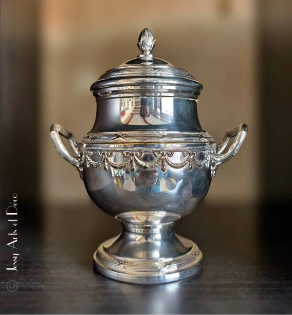 🩶 Sucrier couvert de style Louis XVI – Hauteur 18 cm