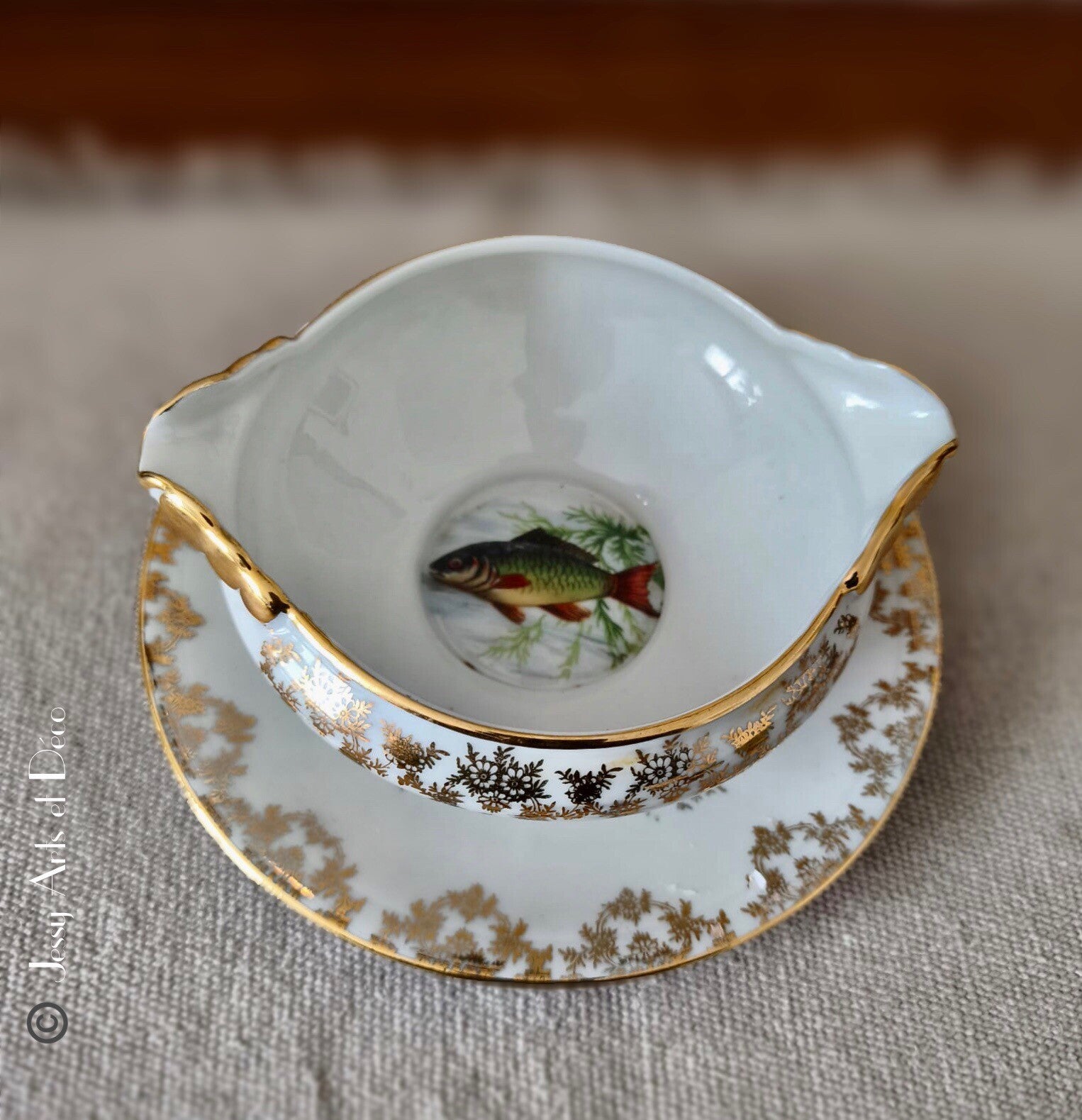 🐠 Saucière de service à poisson en porcelaine de Limoges – Décors dorés et motif polychro