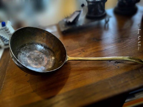 Louche ancienne en cuivre