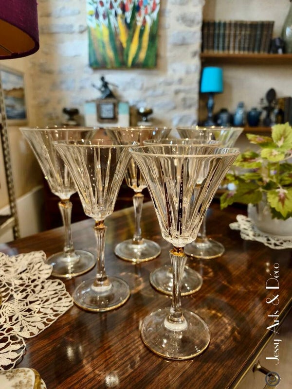 Ancien service de 10 verres en verre soufflé/moulé à décor cannelé et filet doré – vers 1920-1940