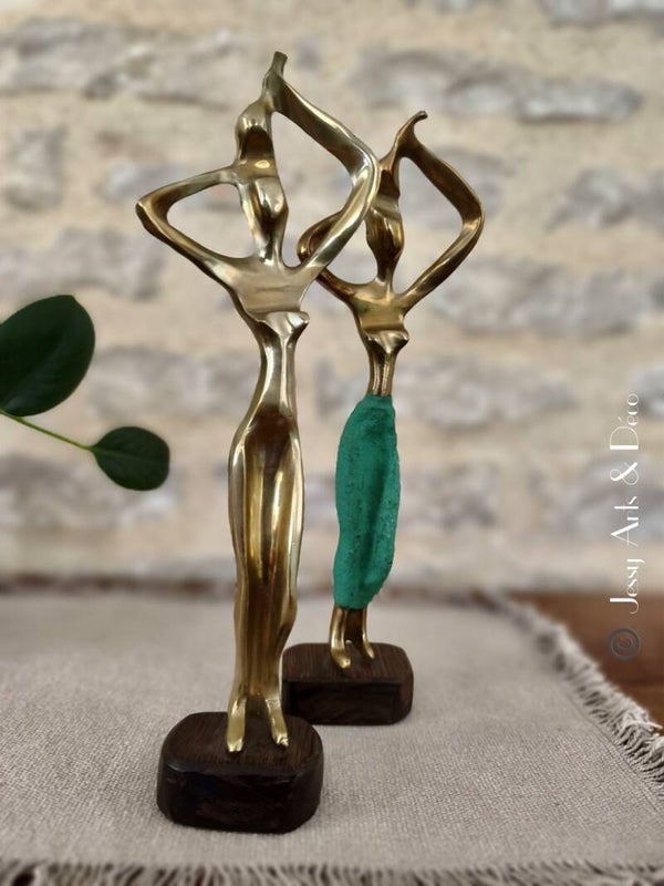 Paire de sculptures – Silhouettes féminines stylisées en métal