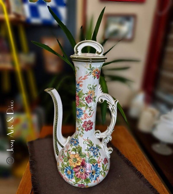Grande cafetière en faïence à décor floral – Très décorative