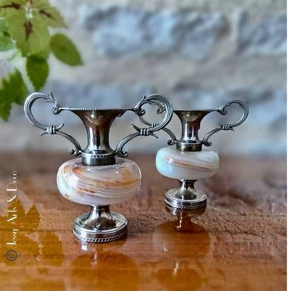 Petits vases en onyx et métal