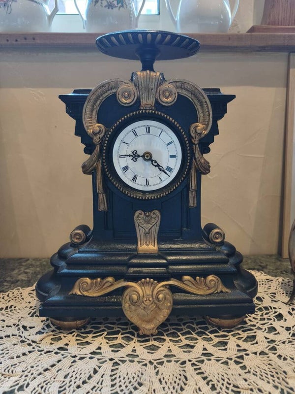 ⏱️ Pendule décorative en fonte – Style Napoléon III