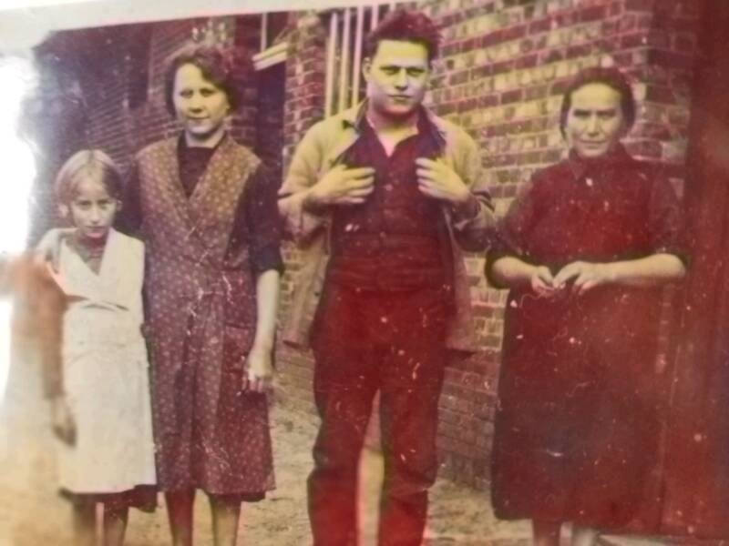 colorizephoto_20220502164809-standard.jpg