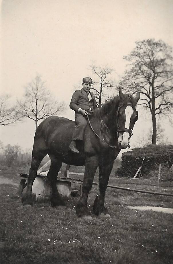 mil-aerts-van-de-ploeg-standard-rzwx6s.jpg