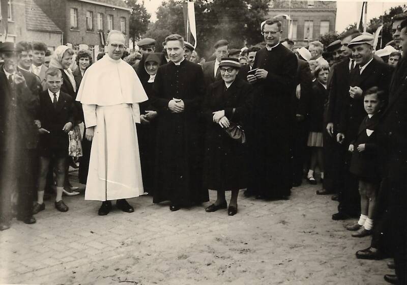 nonkel-ren-eerste-h-mis-in-blauberg-standard-fton98.jpg